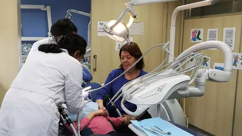 Ni&ntilde;o en el dentista