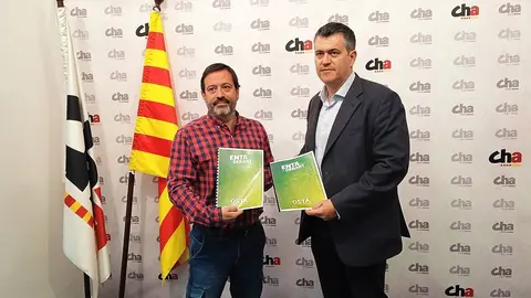 El secretario general de OSTA, David L&aacute;zaro, y Joaqu&iacute;n Palac&iacute;n, en la sede de CHA este mi&eacute;rcoles