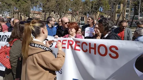La consejera de Universidad, Maru D&iacute;az, se ha acercado a los protestantes y se ha ofrecido como mediadora en el conflicto