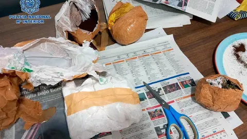 En el cacheo fueron localizados un kilo de coca&iacute;na, 160 gramos de marihuana y 30 gramos de hach&iacute;s
