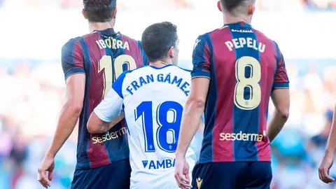 Fran G&aacute;mez, ante Iborra y Pepelu