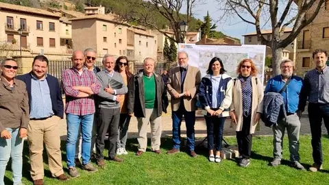 foto de la visita del director general de Carreteras en la traves&iacute;a de Uncastillo