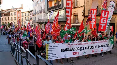 Hasta medio millar de personas participaron en la marcha de la tarde