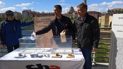 Soro y Bernal han protagonizado un acto de inicio de campa&ntilde;a en el balc&oacute;n de San L&aacute;zaro