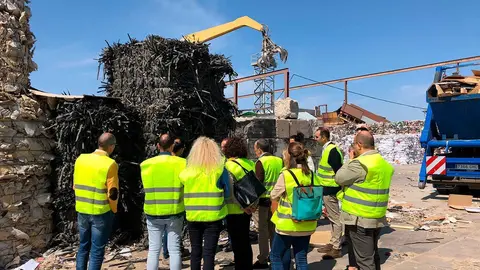 Los empresarios han visitado las instalaciones de Chazar S.L., ubicadas en La Puebla de Alfind&eacute;n