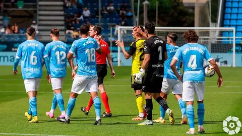 Salida del terreno de juego en el Ibiza 1-0 Real Zaragoza