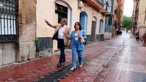 Julio Calvo visita la zona del Casco Hist&oacute;rico