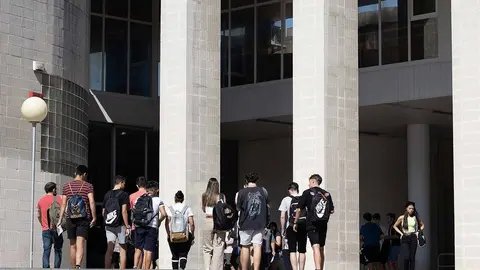 universitarios
