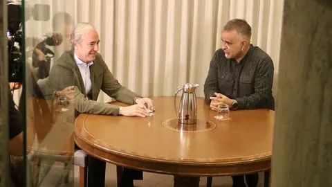 Corrales se reuni&oacute; con Azc&oacute;n el martes y confirm&oacute; que ocupar&aacute; el puesto de Podemos en el Grupo Mixto, junto a IU y el PAR
