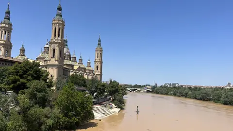 El r&iacute;o Ebro cambia de color tras las &uacute;ltimas lluvias