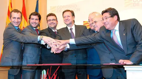 El protocolo entre ILD y el Gobierno de Arag&oacute;n se firm&oacute; en un edificio Pignatelli hasta la bandera | Foto: Gobierno de Arag&oacute;n
