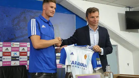 Carlos Vigaray en su presentaci&oacute;n.
