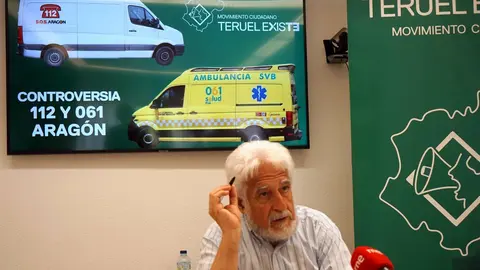 Manolo Gimeno comparece en una rueda de prensa ante los medios para exigir la retiradade los pliegos del Transporte del 112. Fotograf&iacute;a: Teruel Existe.