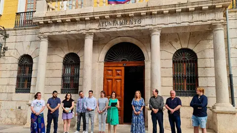 Teruel conmemora el D&iacute;a Internacional del Orgullo Lgbtiq+ con un acto al que han asistido la alcaldesa, Emma Buj, otros miembros del equipo de gobierno, y representantes de Teruel Existe, y PSOE.