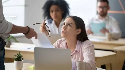 Una trabajadora sufre acoso laboral