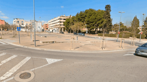 La conductora choc&oacute; contra dos &aacute;rboles y una se&ntilde;al en la confluencia entre las calles Tulip&aacute;n y Centauro