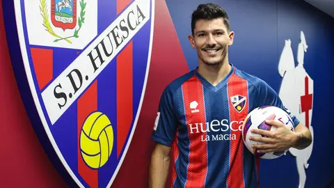 Loureiro llega a la S.D. Huesca por dos a&ntilde;os m&aacute;s uno opcional seg&uacute;n objetivos. Fotograf&iacute;a: S.D. Huesca.