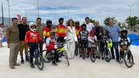 Desde este mi&eacute;rcoles, el barrio zaragozano dispone de una nueva pista de pump track de uso libre para el disfrute de la bicicleta.