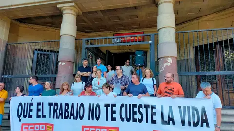 Por tercera vez este mes, CCOO se ha concentrado a las puertas de su sede para exigir medidas contra los accidentes laborales