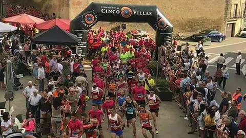 La carrera cuenta con dos recorridos, uno de 10 kil&oacute;metros y otro de 5, y numerosos premios. Fotograf&iacute;a: 10K Uncastillo.