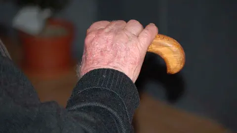 Mano anciano