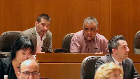 Los portavoces de ambas formaciones se&ntilde;alan al PP como culpable de que la "ultraderecha" entre en las instituciones