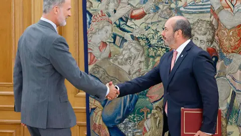 Felipe VI, al recibir al nuevo presidente del Senado
