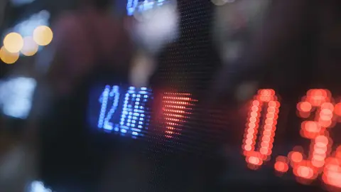 El precio de la luz cae un 1,5% pero sigue en m&aacute;ximos desde marzo