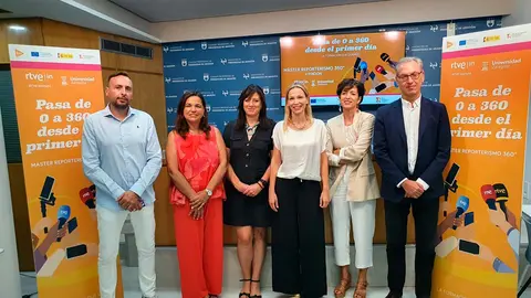 Foto familia M&aacute;ster reporterismo