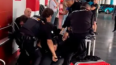 La Polic&iacute;a Nacional de Zaragoza ha sido noticia en los &uacute;ltimos d&iacute;as por un v&iacute;deo que se ha hecho viral a trav&eacute;s de las redes sociales.