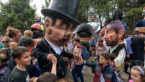 Ni&ntilde;os con cabezudos 