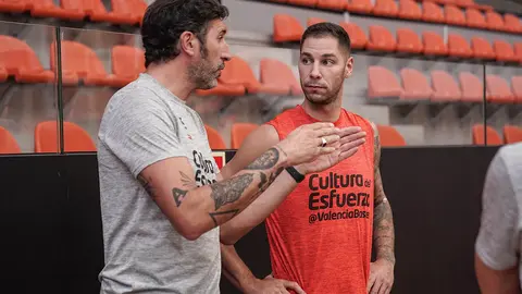 Desde este martes, Jovic ya entrena con Valencia Basket. Fotograf&iacute;a: Valencia Basket.