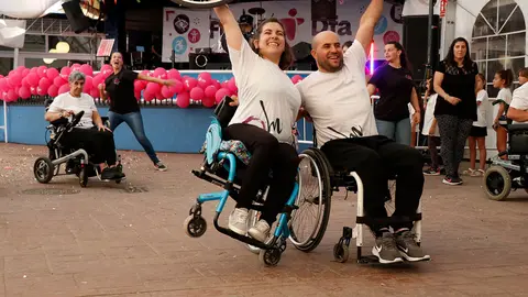 Usuarios y residentes de Fundaci&oacute;n Dfa, con y sin movilidad reducida, han aprovechado este d&iacute;a de convivencia para disfrutar de las atracciones