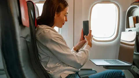 pasajera en el avi&oacute;n