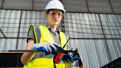 trabajadora en la industria