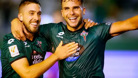 &Aacute;lvaro Gim&eacute;nez celebra el gol del Racing de Ferrol contra el Real Zaragoza