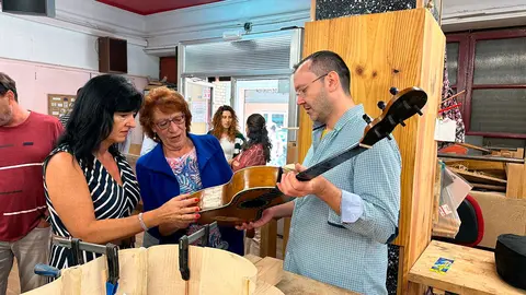 P&eacute;rez ha participado en la inauguraci&oacute;n de la actividad "Patrimonio Vivo: El arte de hacer sonar la madera"