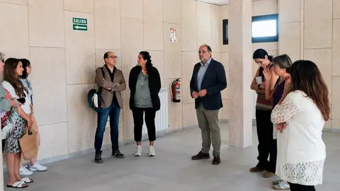 El edificio se ha construido en planta baja sobre un solar de una superficie de 2.715 metros cuadrados