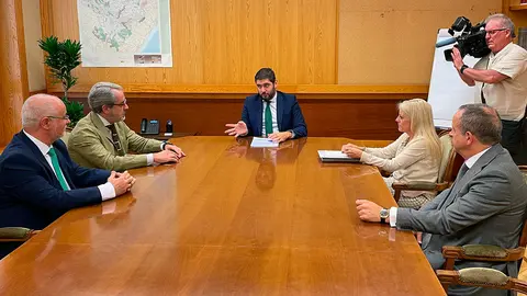 Nolasco ha mantenido un encuentro este mi&eacute;rcoles en su despacho con los responsables de ambos colegios profesionales