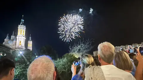 Los fuegos artificiales ponen el colof&oacute;n a las Fiestas del Pilar 2023