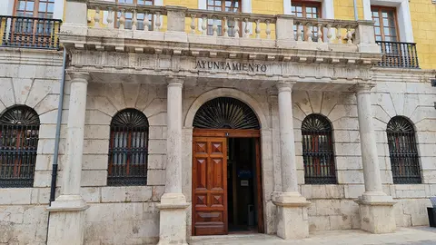 La alcaldesa, Emma Buj, ha subrayado el esfuerzo econ&oacute;mico que esta congelaci&oacute;n supone para las arcas municipales en aras a evitar una carga m&aacute;s para el bolsillo de los turolenses. Fotograf&iacute;a: Ayuntamiento de Teruel.