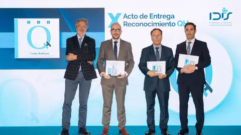 entrega del reconocimiento  QH*** a MAZ
