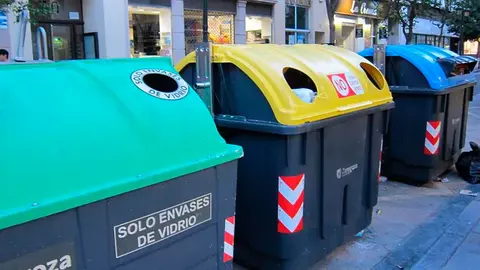 Se profundiza en el comportamiento del consumidor hacia el reciclaje y analiza el conocimiento y uso de alternativas de envasado m&aacute;s sostenibles 