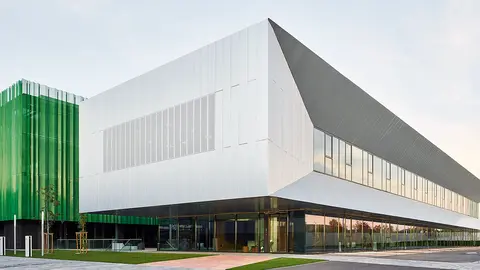 Estas nuevas instalaciones constan de dos nuevos edificios que suman 16.000 metros cuadrados