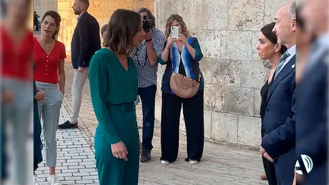 saludo-irene-y-marta-fernandez