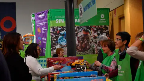 El Rastro estar&aacute; abierto hasta el 10 de diciembre en el Centro C&iacute;vico del Barrio Oliver para que las familias y todos los que lo deseen puedan comprar juguetes a un menor precio.