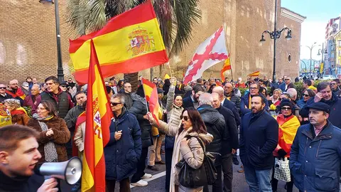 Vox Denaes Zaragoza Psoe Constituci&oacute;n Espa&ntilde;a banderas 1