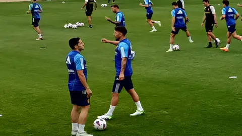 G&aacute;mez y Llu&iacute;s L&oacute;pez en un entrenamiento