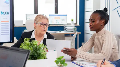 El 30,65% dijo valerse de la contrataci&oacute;n de m&aacute;s personal y el 26,19% mencion&oacute; que la empresa recurre a personal interno de otras &aacute;reas previamente formado como manera de actuaci&oacute;n ante estos picos