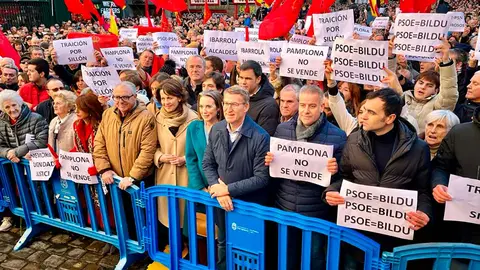 Azc&oacute;n ha asistido junto a N&uacute;&ntilde;ez Feij&oacute;o y Gamarra, entre otros. Foto: PP 